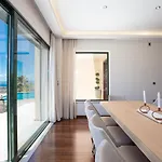View - Heated Pool & Gym & Sauna - Majestic Views - 5 Min Drive From Center