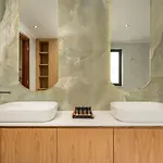 View - Heated Pool & Gym & Sauna - Majestic Views - 5 Min Drive From Center