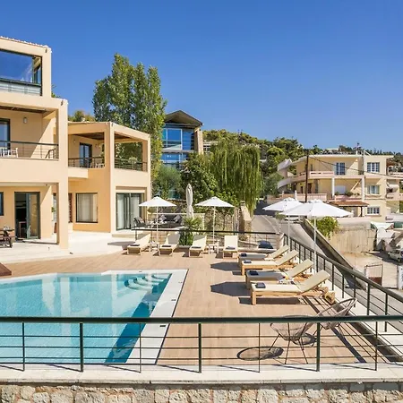 View - Heated Pool & Gym & Sauna - Majestic Views - 5 Min Drive From Center *