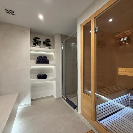 View - Heated Pool & Gym & Sauna - Majestic Views - 5 Min Drive From Center