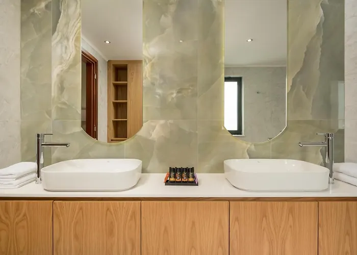 View - Heated Pool & Gym - Majestic Views - 5 Min Drive From Center