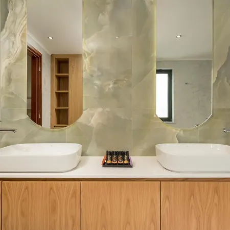 View - Heated Pool & Gym - Majestic Views - 5 Min Drive From Center